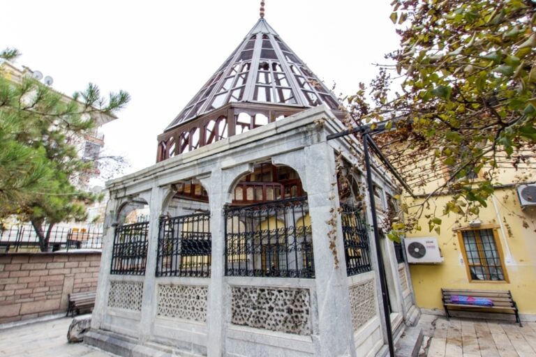 Anadolu’yu  Aydınlatan Kandil Sadrettin&nbsp;Konyevî